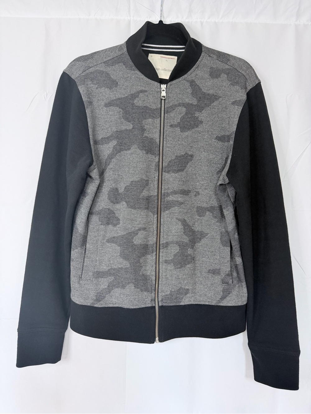 Banana Republic Heritage Collection Men's Gray Camo Bomber Jacket - Black Sleeve